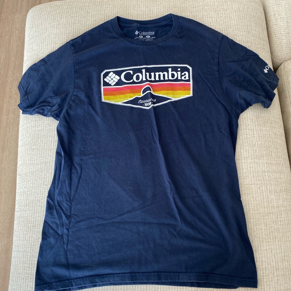 Columbia Medium Mens navy tshirt